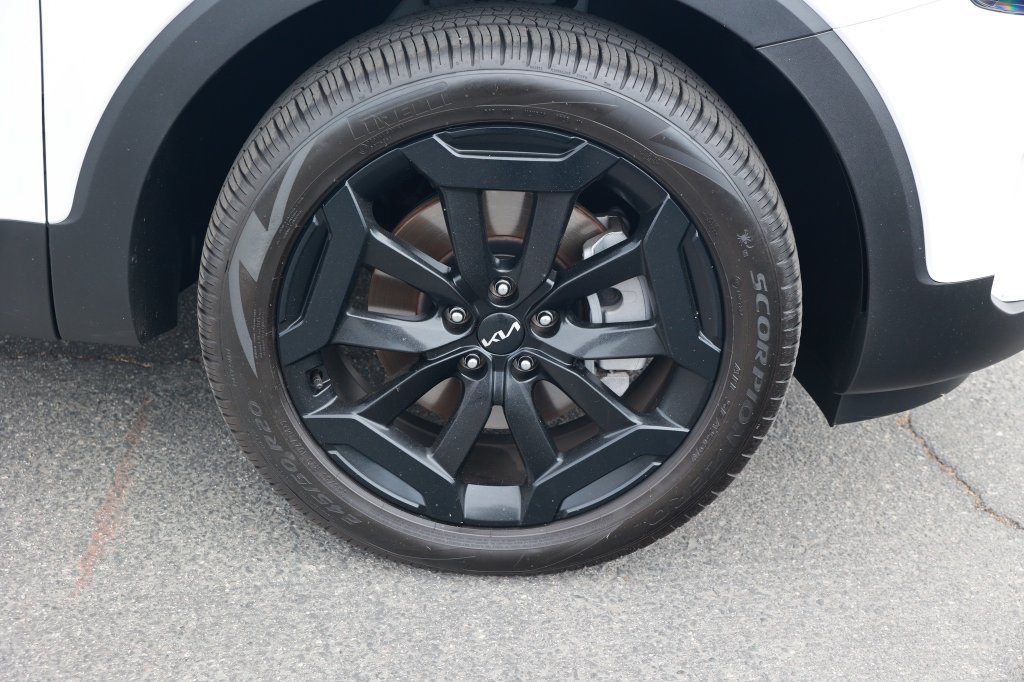 Used 2025 Kia Telluride EX w/ EX Captain's Chair Package FWD image 10