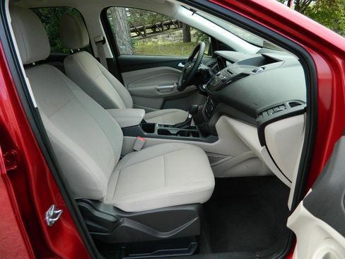 Used 2017 Ford Escape SE image 12