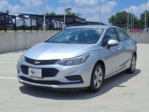 Used 2017 Chevrolet Cruze LS FWD image 3