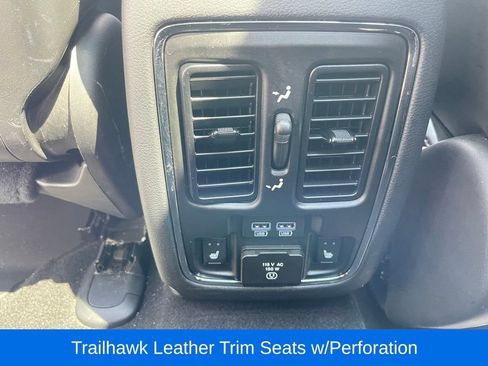 Certified 2019 Jeep Grand Cherokee Trailhawk w/ Trailhawk Luxury Group AWD/4WD image 17