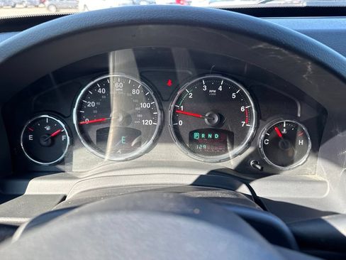 Used 2012 Jeep Liberty Limited AWD/4WD image 17