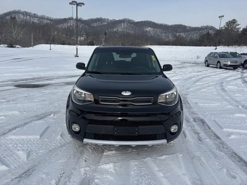 Used 2017 Kia Soul + image 3