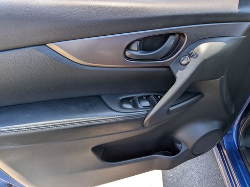 Used 2020 Nissan Rogue Sport S image 8