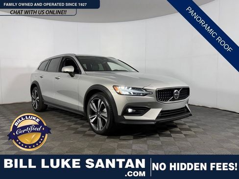 Used 2025 Volvo V60 B5 Cross Country Plus image 1