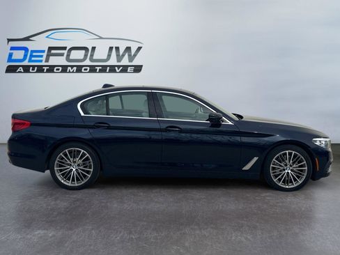 Used 2019 BMW 530i xDrive w/ Premium Package image 2