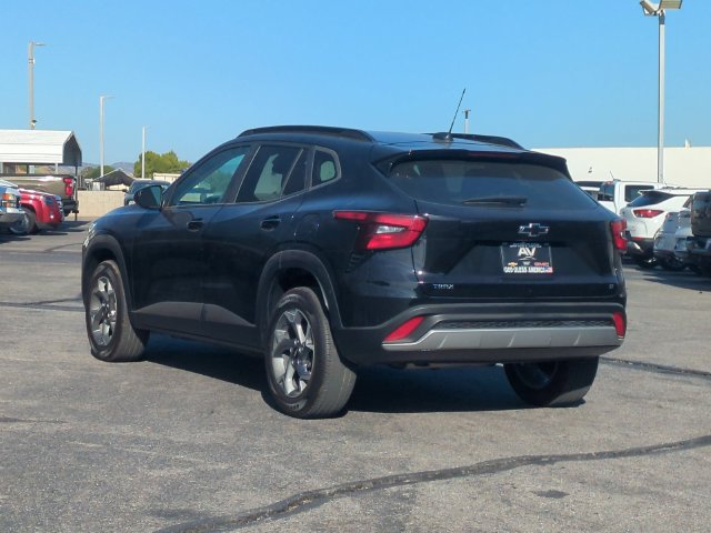 Used 2025 Chevrolet Trax LT FWD image 6