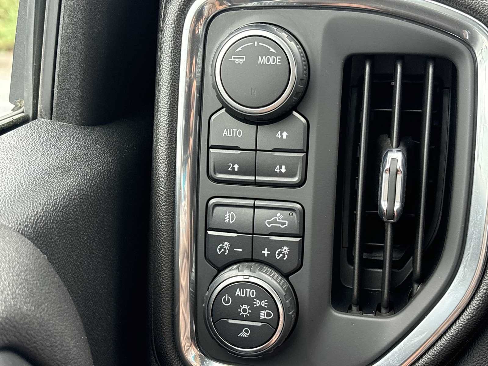 Used 2020 Chevrolet Silverado 2500 LTZ AWD/4WD image 33