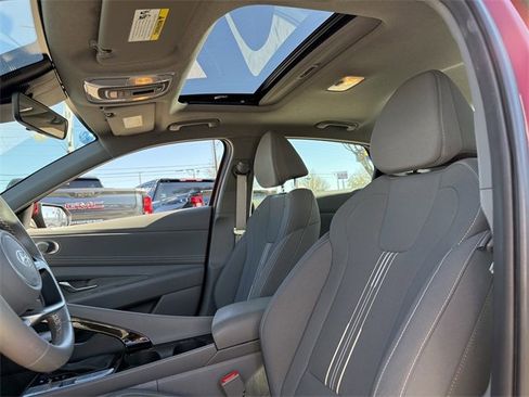 Used 2025 Hyundai Elantra SEL image 23