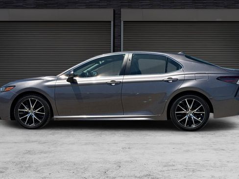 Used 2024 Toyota Camry SE FWD image 7