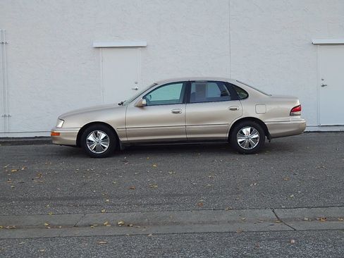 Used 1997 Toyota Avalon XL image 3