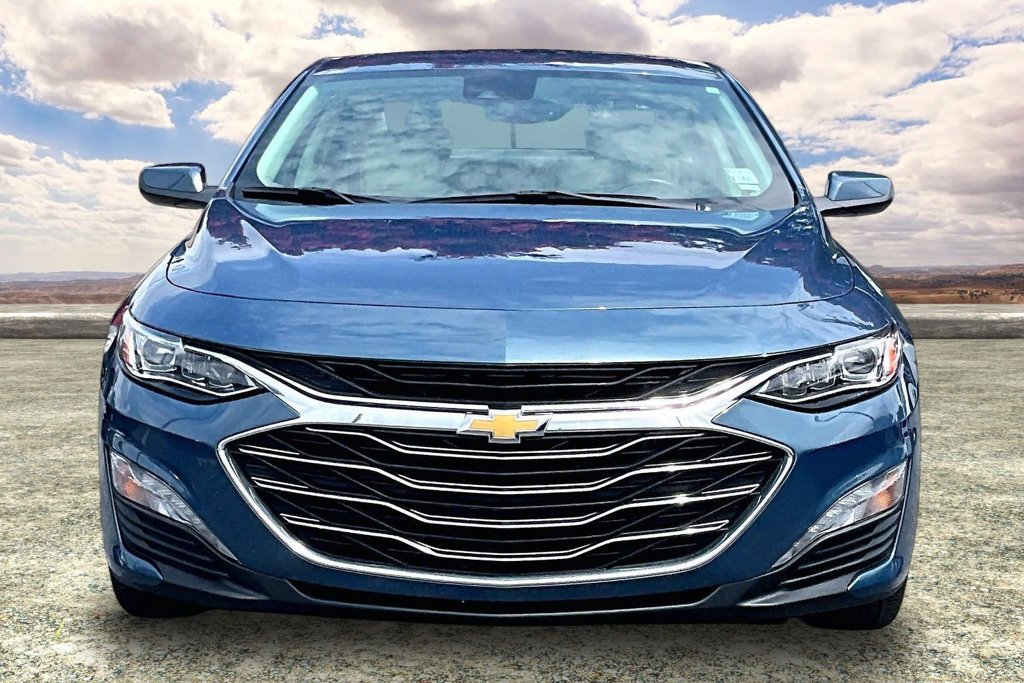 Used 2024 Chevrolet Malibu LT FWD image 2