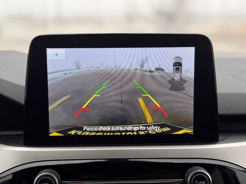 Used 2020 Ford Escape SE image 21