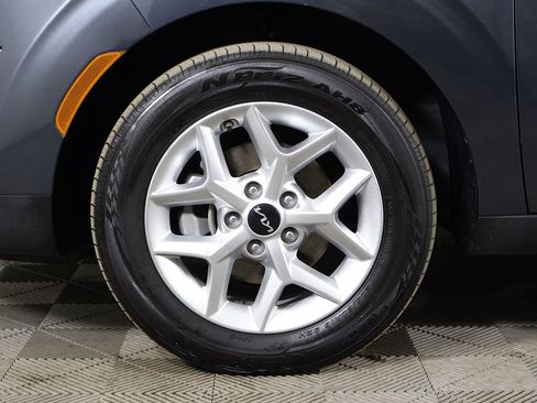 Used 2025 Kia Soul LX w/ LX Technology Package FWD image 20