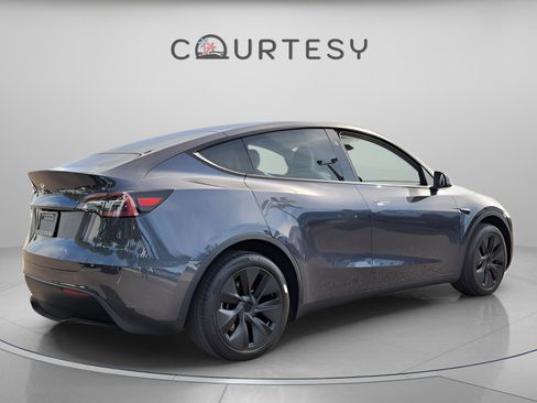 Used 2024 Tesla Model Y Long Range image 5