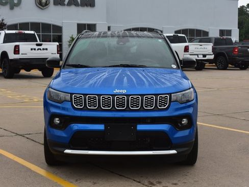 Used 2025 Jeep Compass Limited AWD/4WD image 2
