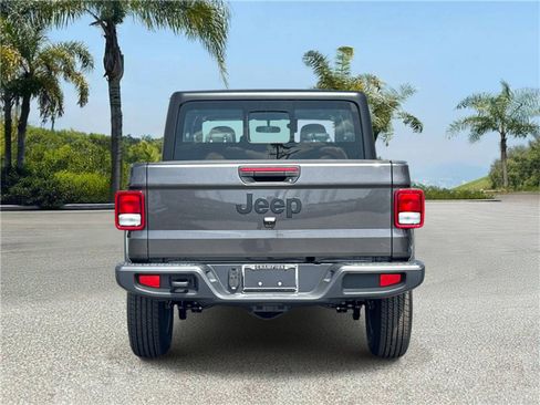 New 2026 Jeep Gladiator Sport image 5