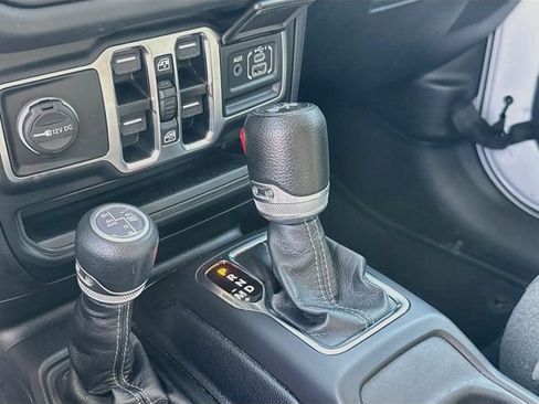 Used 2024 Jeep Wrangler Unlimited Sahara AWD/4WD image 17
