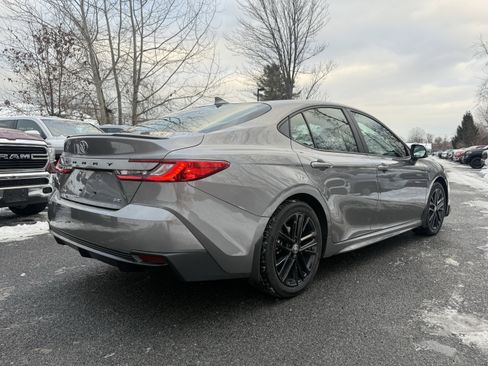 Used 2025 Toyota Camry SE image 12