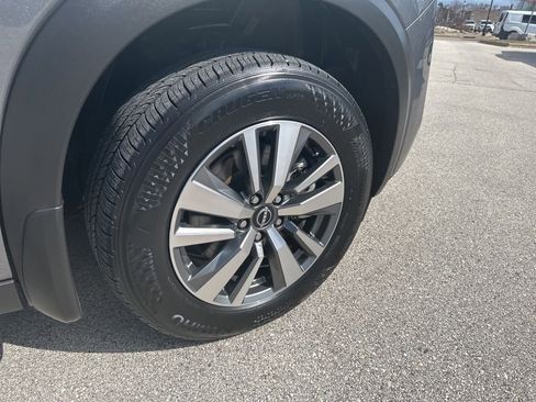 Used 2025 Nissan Pathfinder SL AWD/4WD image 34