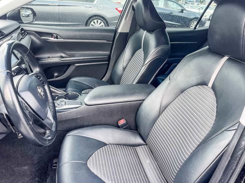 Used 2020 Toyota Camry SE image 16