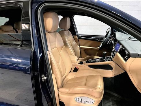 Certified 2023 Porsche Macan image 12