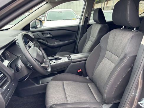 Used 2025 Nissan Rogue SV FWD image 29