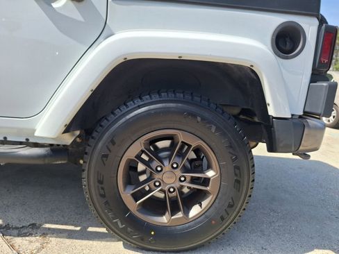 Used 2016 Jeep Wrangler Unlimited Sahara image 20