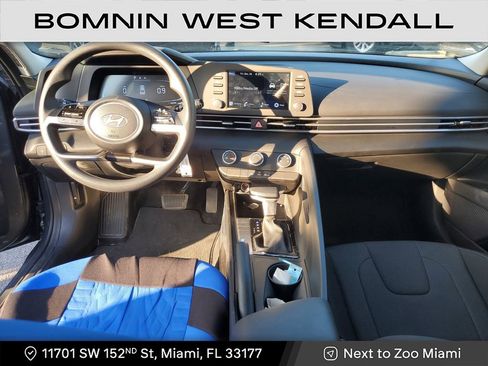 Used 2025 Hyundai Elantra SE image 10