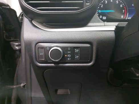 Used 2020 Ford Explorer XLT image 28