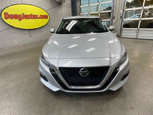 Used 2022 Nissan Altima 2.5 SV FWD image 8