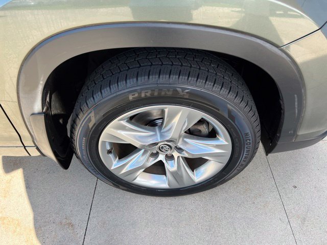 Used 2016 Toyota Highlander Limited AWD/4WD image 9