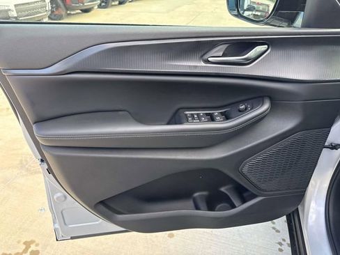 New 2025 Jeep Grand Cherokee Altitude RWD image 11