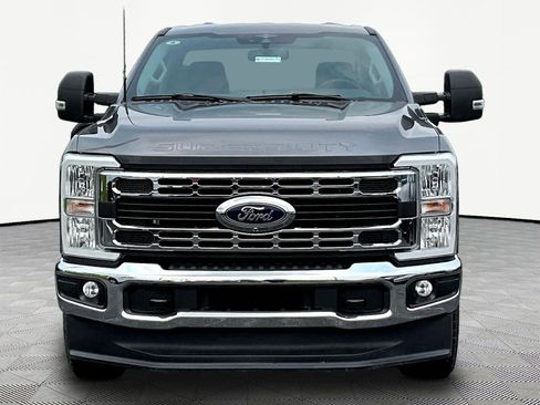 Used 2023 Ford F350 XLT w/ 360-Degree Camera Package AWD/4WD image 2