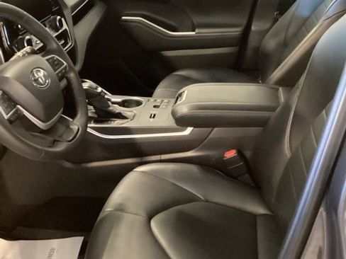 Used 2023 Toyota Highlander XLE image 15