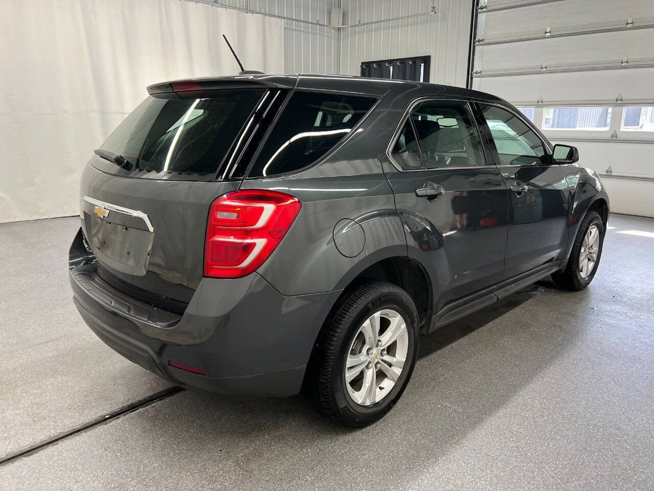 Used 2017 Chevrolet Equinox LS FWD image 4