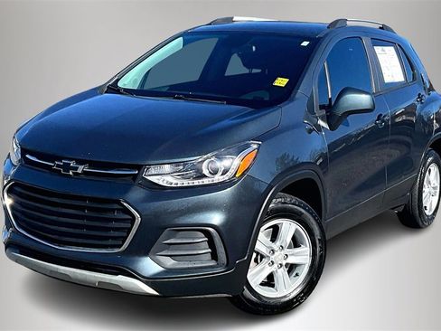 Certified 2022 Chevrolet Trax LT w/ LT Convenience Package image 3