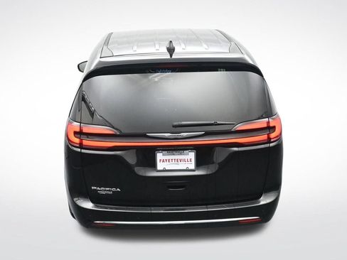 Used 2024 Chrysler Pacifica Touring-L FWD image 26