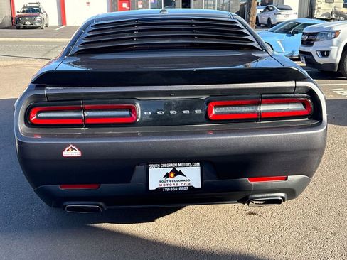 Used 2016 Dodge Challenger SXT image 6