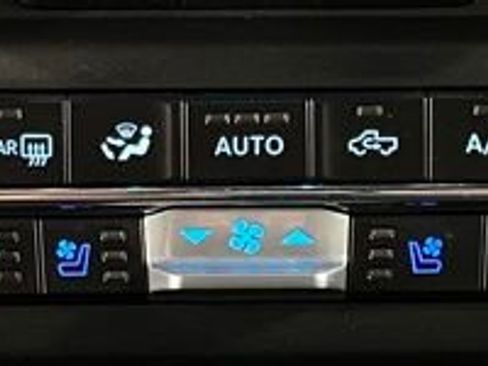 Used 2024 Ford F350 Platinum w/ Tremor Off-Road Package AWD/4WD image 38