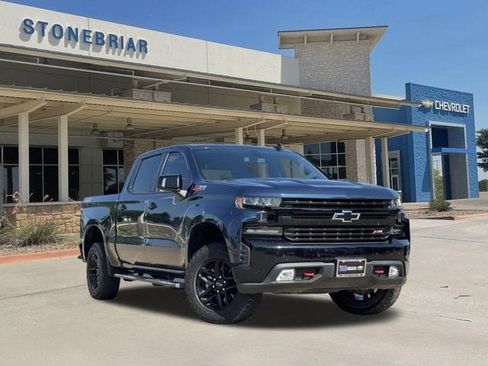 Used 2021 Chevrolet Silverado 1500 LT Trail Boss w/ Convenience Package II AWD/4WD image 2