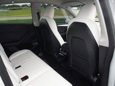 Used 2023 Tesla Model Y Performance AWD/4WD image 23