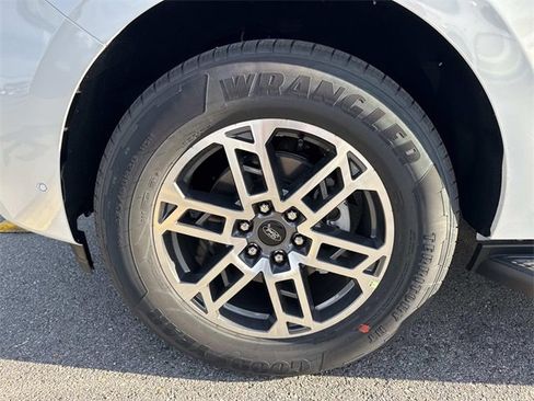 New 2025 Ford Expedition Active image 9