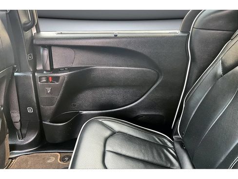 Certified 2025 Chrysler Pacifica Limited FWD image 44