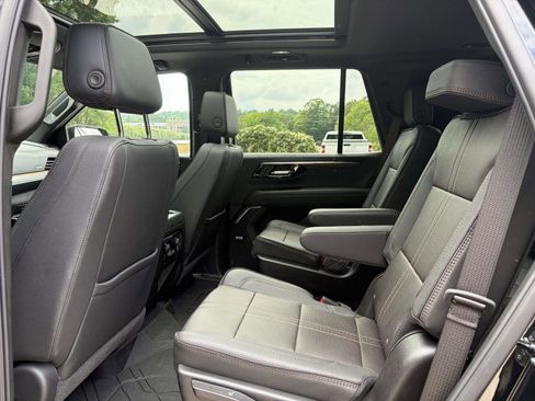 Used 2026 Chevrolet Tahoe High Country RWD image 3