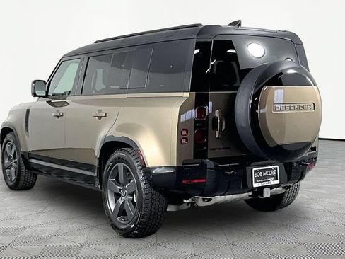 Used 2025 Land Rover Defender 110 X-Dynamic SE AWD/4WD image 4