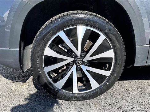 Used 2024 Volkswagen Taos SE image 31