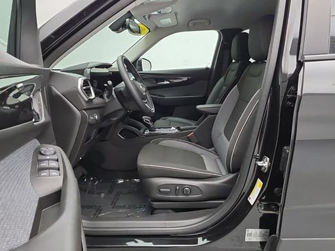 Used 2025 Chevrolet TrailBlazer LT w/ Convenience Package AWD/4WD image 13