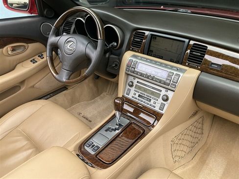 Used 2006 Lexus SC 430 Convertible RWD image 2