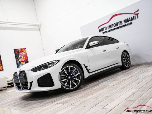 Used 2022 BMW i4 eDrive40 w/ M Sport Package image 10