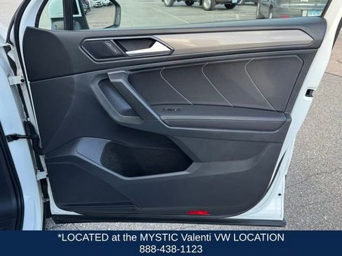 Certified 2022 Volkswagen Tiguan SE w/ Panoramic Sunroof Package AWD/4WD image 28